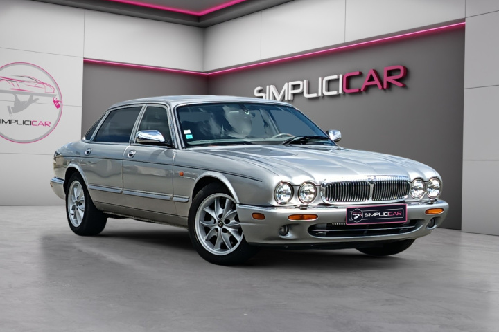 JAGUAR DAIMLER SUPER V8