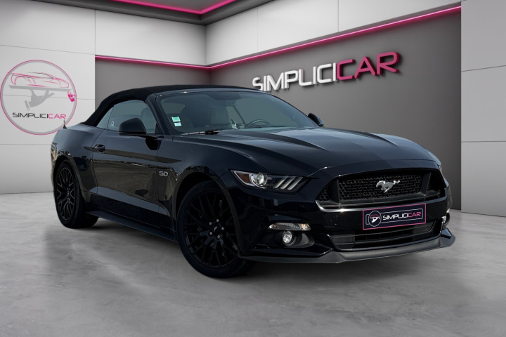 FORD MUSTANG CONVERTIBLE